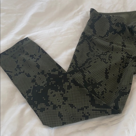 Lululemon - Picture 5 of 5